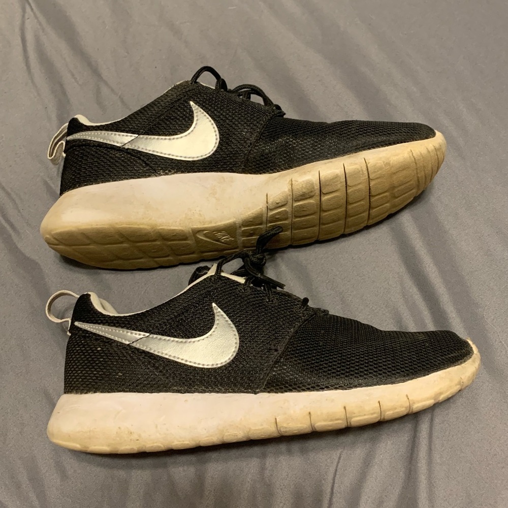 Black Nike Roches - Picture 3 of 7